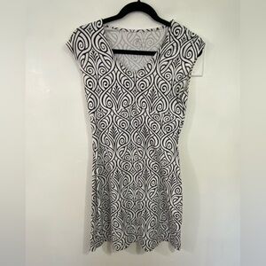 Title Nine Women’s Dress Athletic XS White Black Print Outdoors Golf Tennis